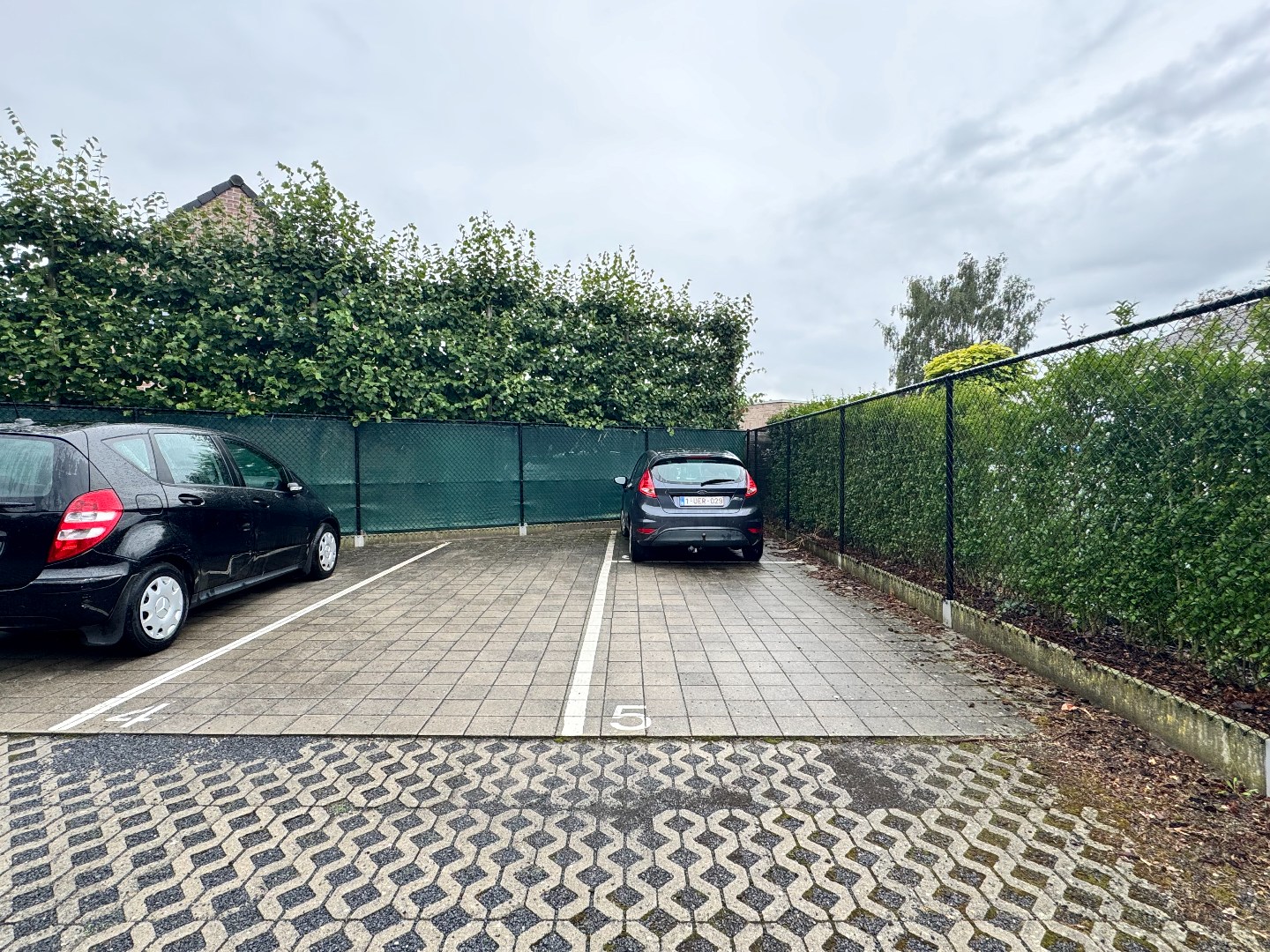 Recent appartement op de 2de verdieping met 2 terrassen en een autostaanplaats 