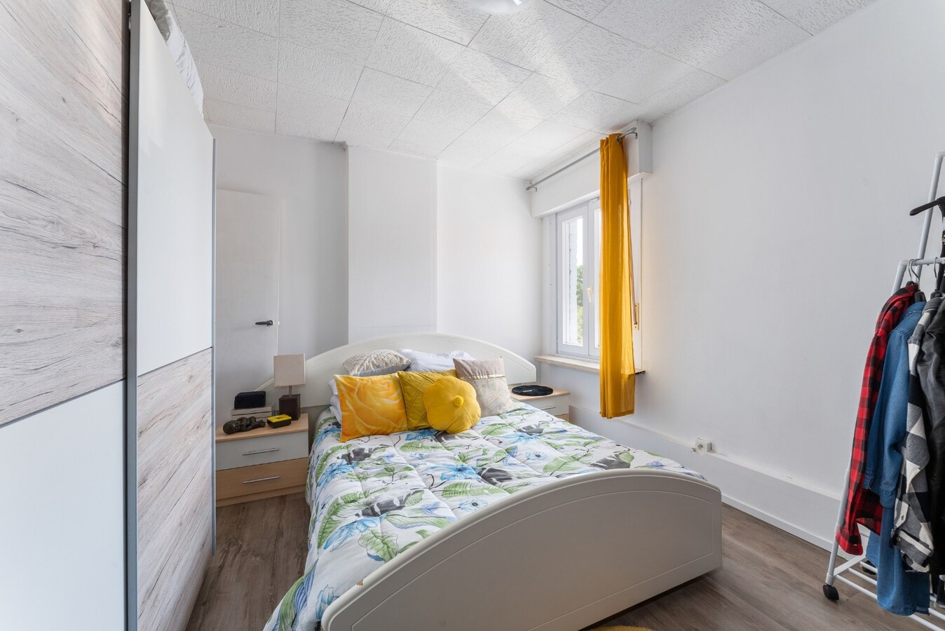 Centrale rijwoning met drie slaapkamers en terras in hartje Roeselare 