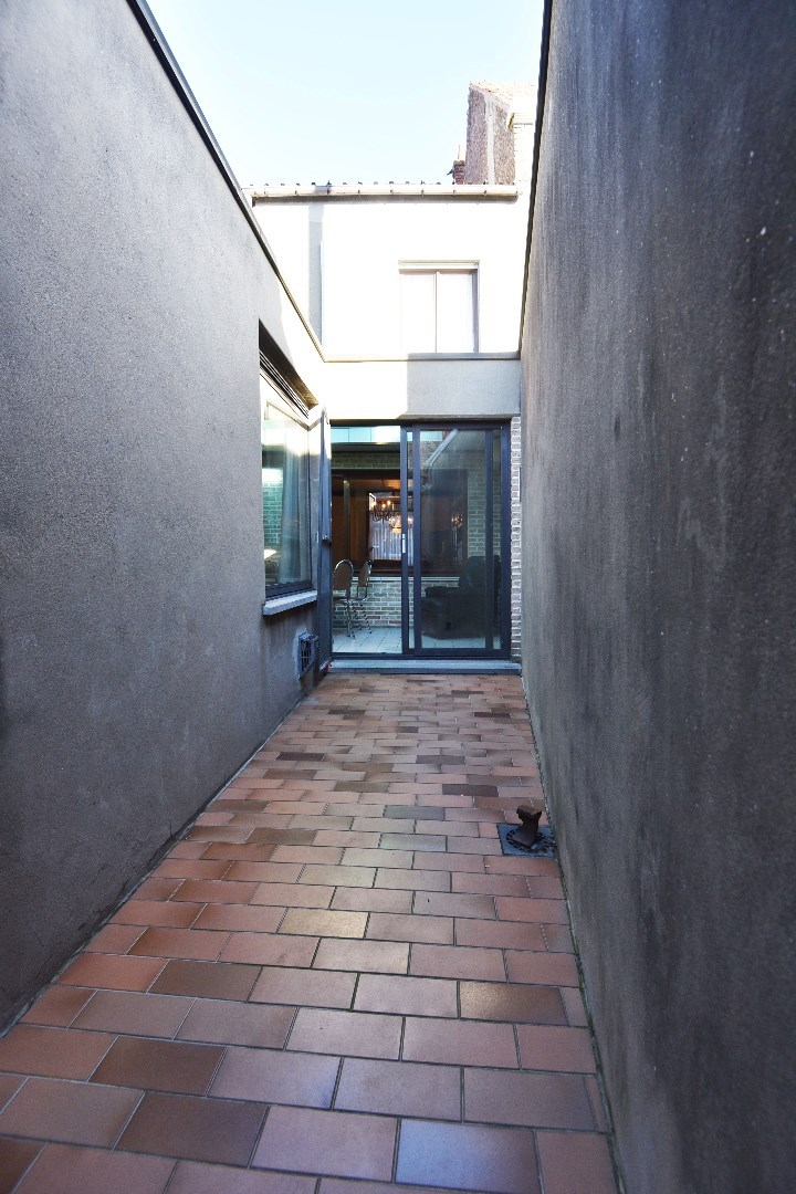 Rijwoning met 3 slpks te centrum Eeklo 