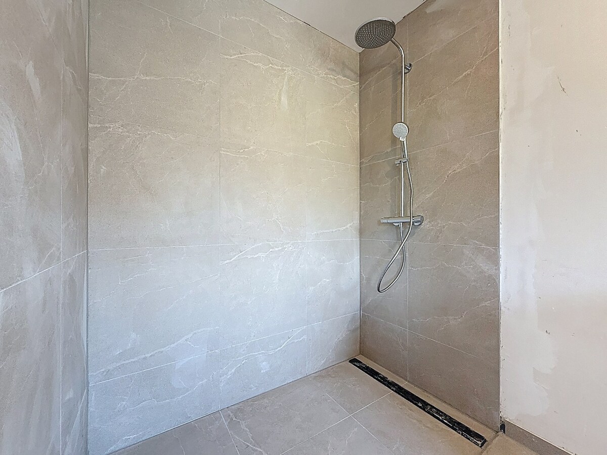 Piekfijn afgewerkte nieuwbouw BEN-woning te St-L-Houtem, 6% BTW mogelijk 