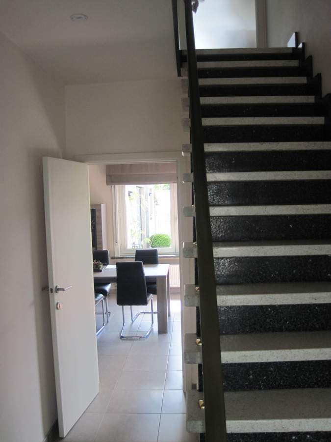 Prachtige en praktische woning (volledig vernieuwd anno 2012) ! 