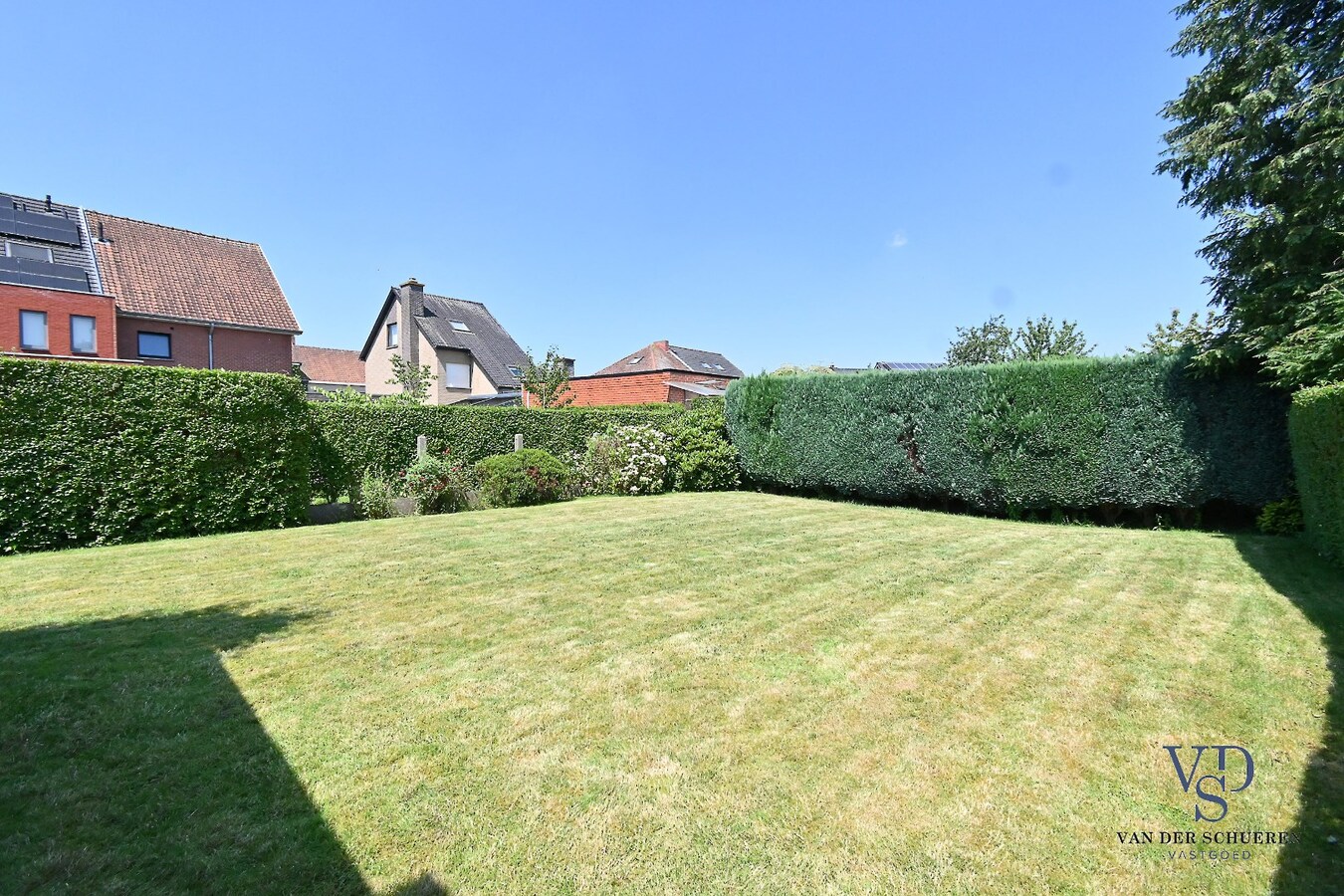 Ruime Half Open Bebouwing in rustige buurt 