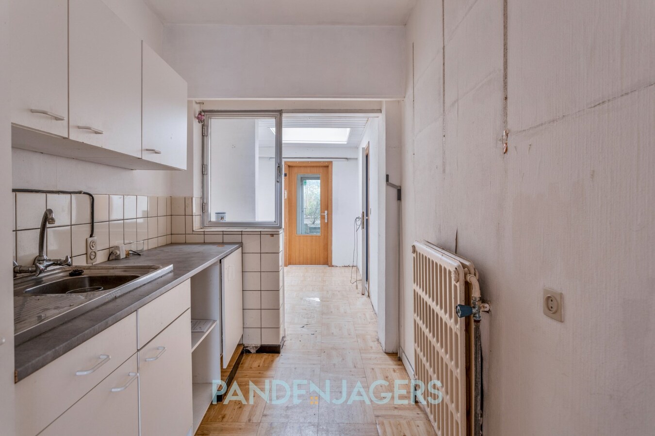 Handelshuis met winkelgedeelte en appartement te Duffel 