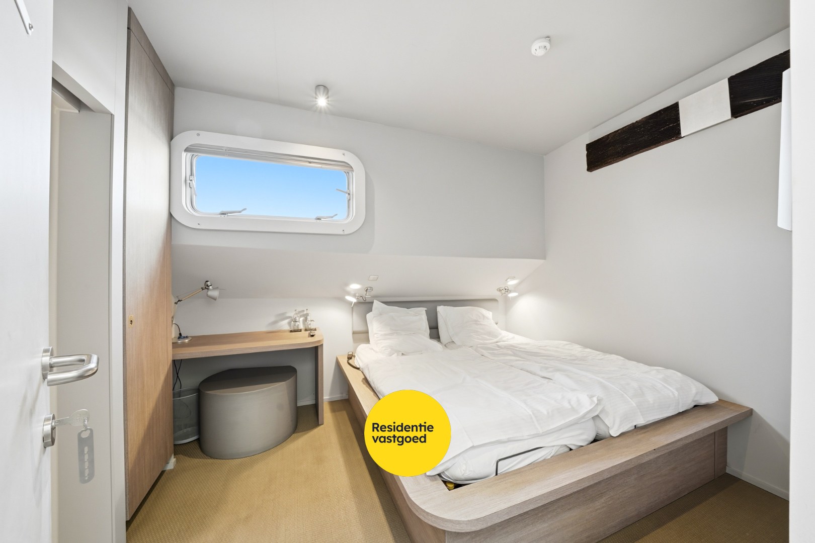 Unieke woonboot met B&amp;B en vergunde ligplaats in Plassendale 