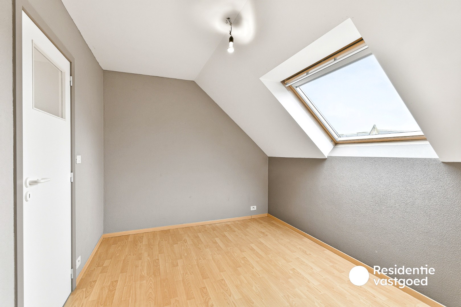 Duplex-appartement in rustige residentie met twee slaapkamers en terras 