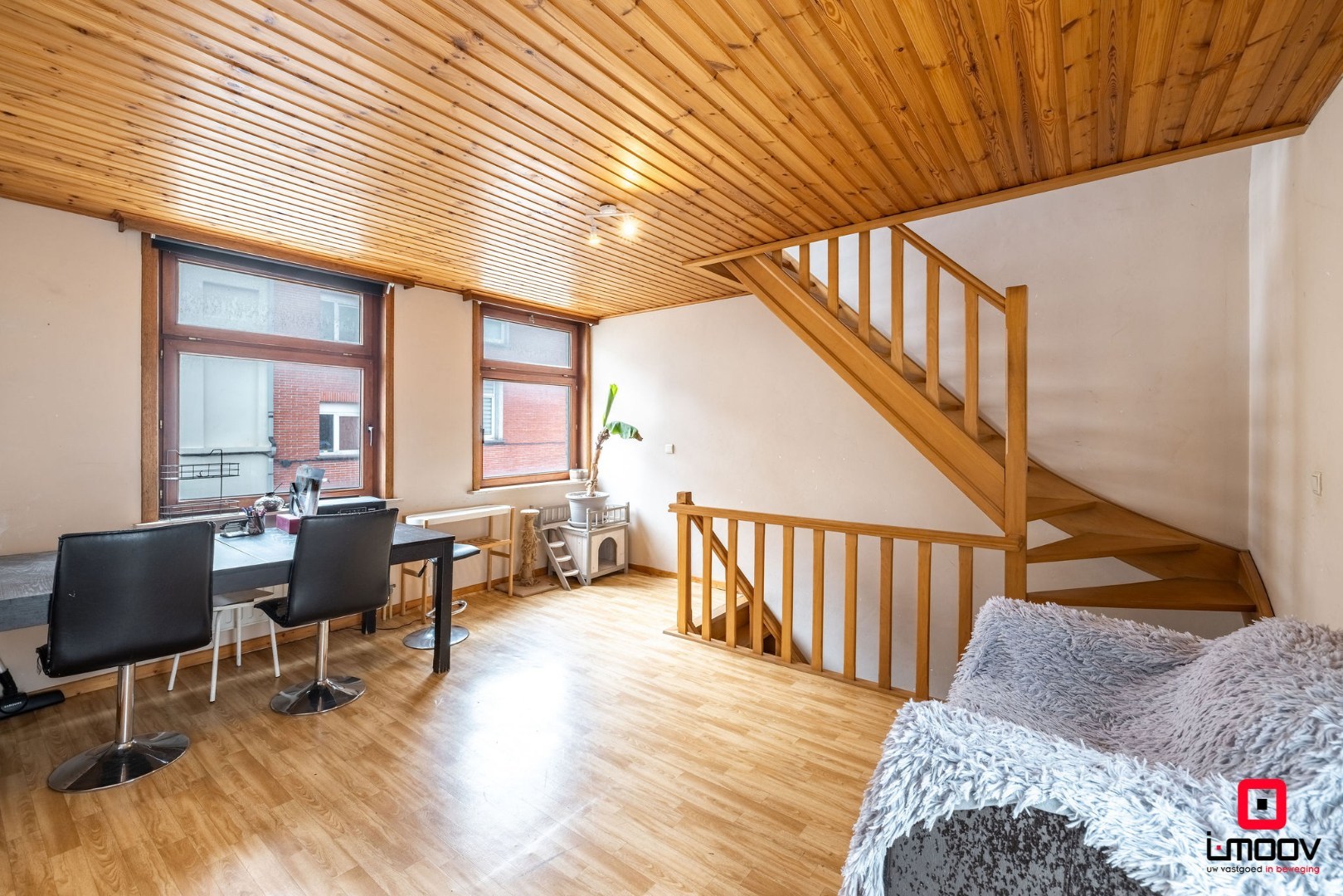 Karaktervolle stadswoning met uitzonderlijke breedte en garage in hartje Gent 