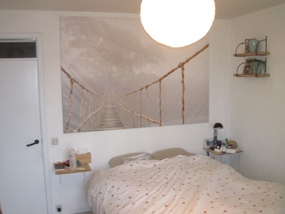 Ruim appartement (4°V) nabij St-Pieters-station 