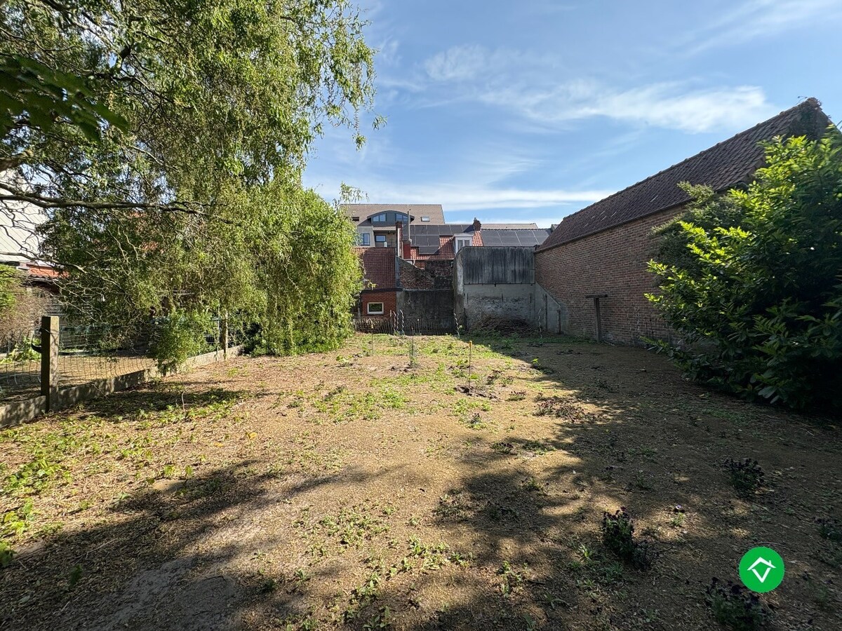 TE KOOP: Ruim perceel bouwgrond in het centrum van Koekelare – unieke opportuniteit! 