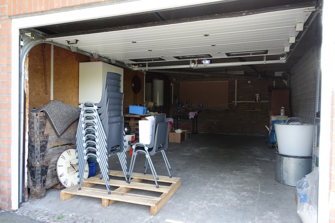 Unieke vastgoedaanbieding aan op- en afrit E40 Jabbeke 