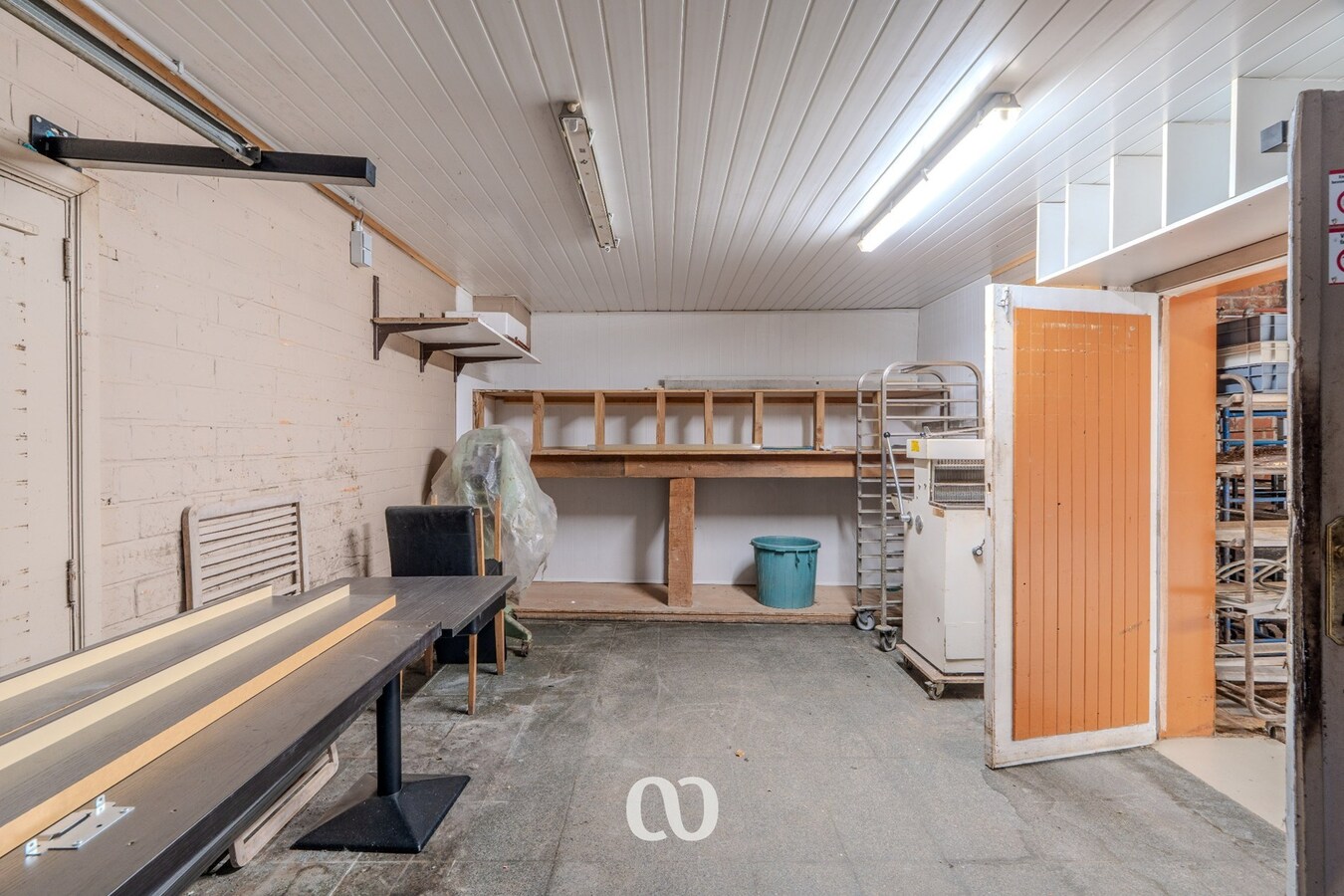 Handelspand met woonst en mogelijkheden in centrum Gavere 