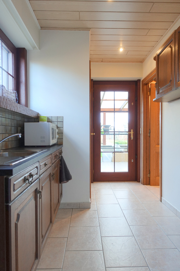 Charmante woning met 2 garages 