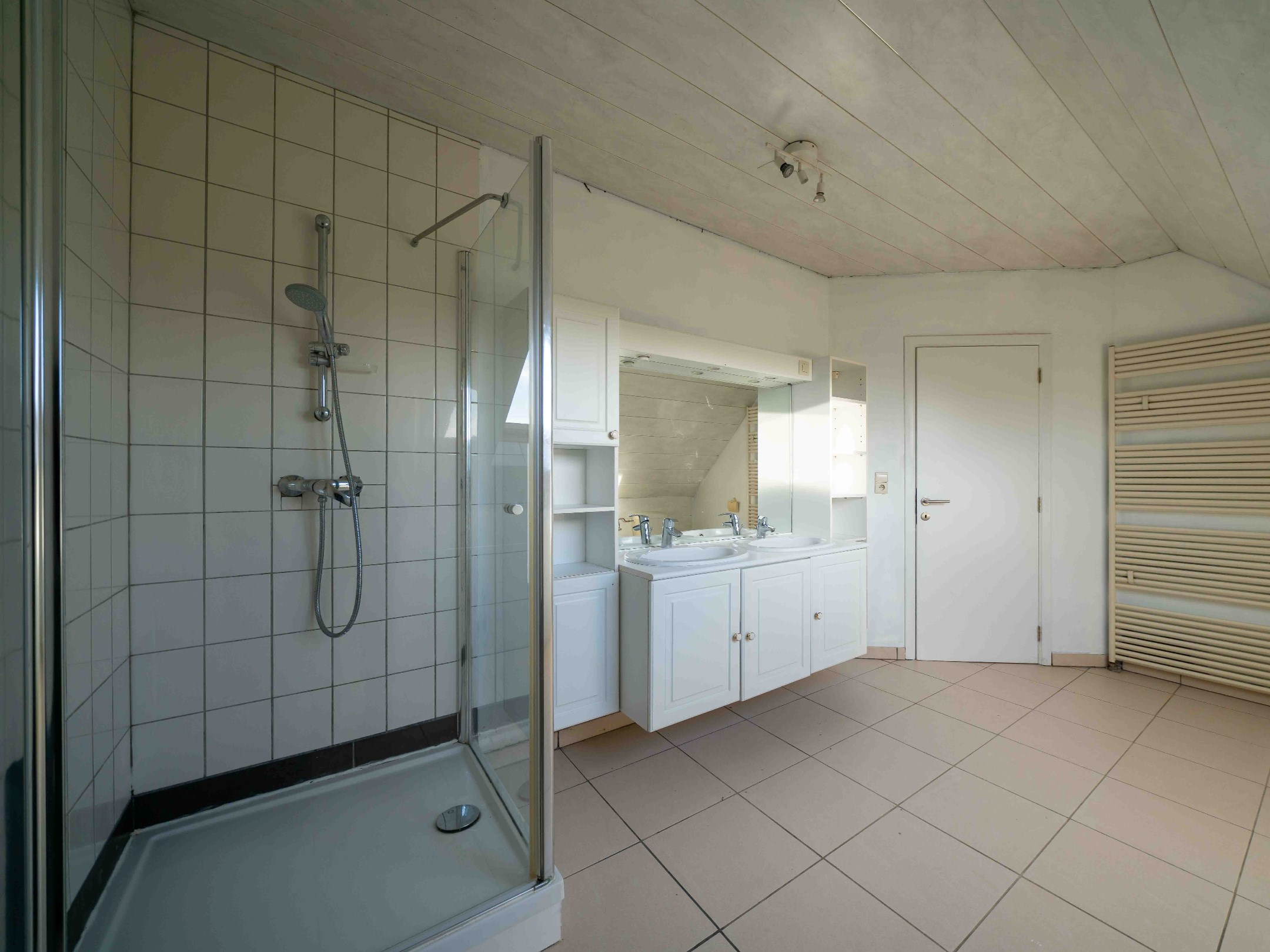 Woning met 2 kamers en veel potentieel op AAA-locatie 