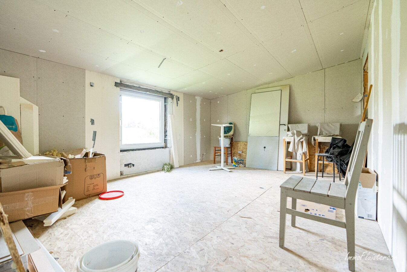 Propriété équestre avec maison à rénover à ca. 90a à Wonck (Bassenge). 