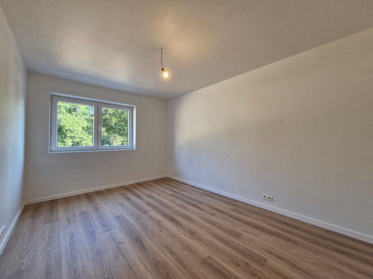 Nieuwbouwwoning met mooie tuin, garage en 4 slaapkamers te Dudzele 