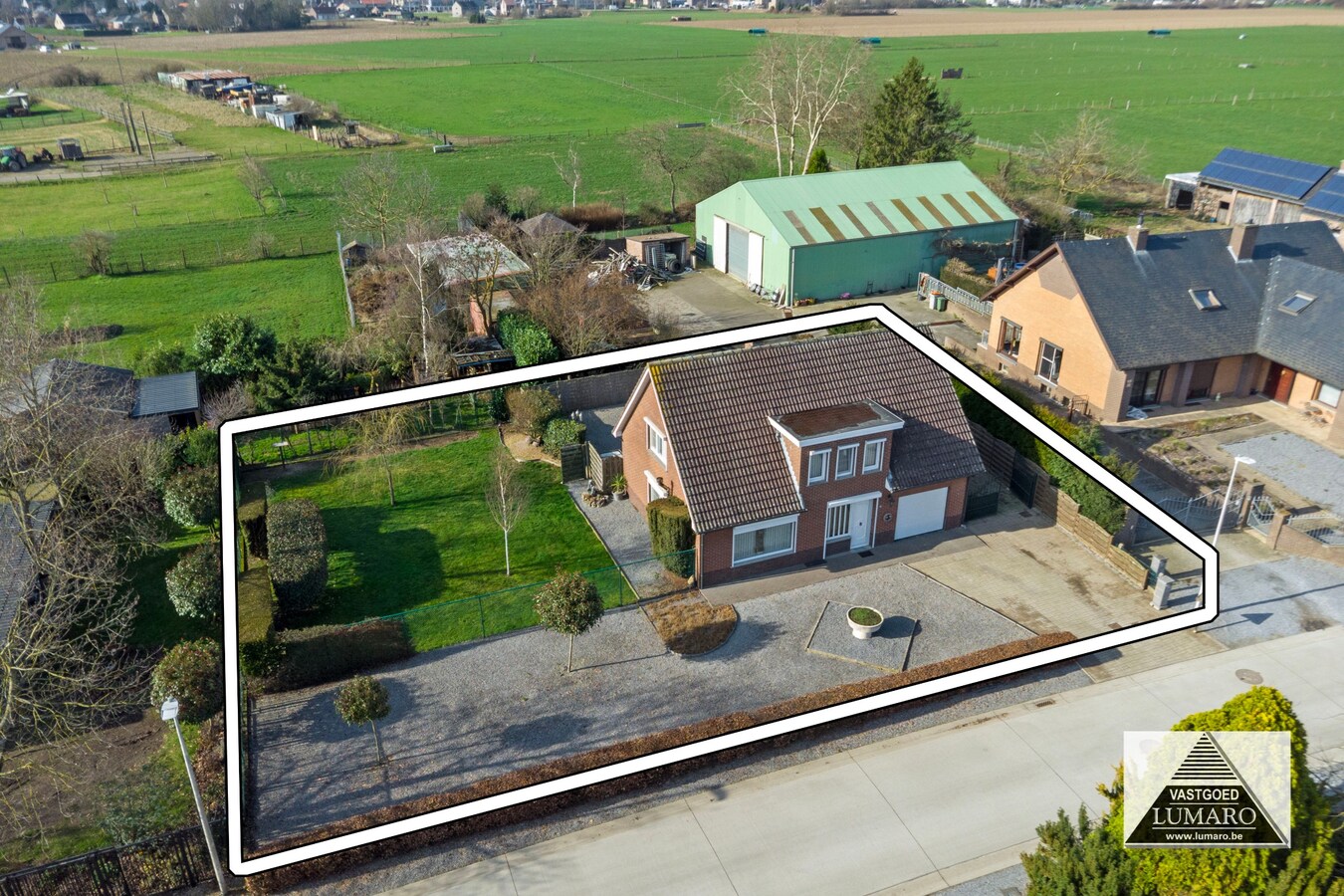 Landelijk gelegen goed onderhouden vrijstaande woning 