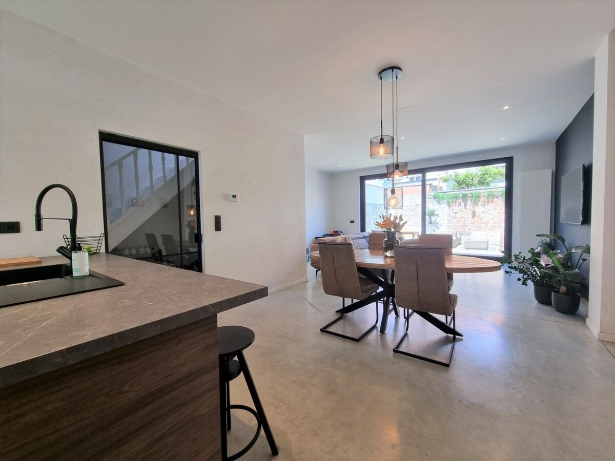 Knap gerenoveerde gezinswoning vlakbij het strand te Heist 