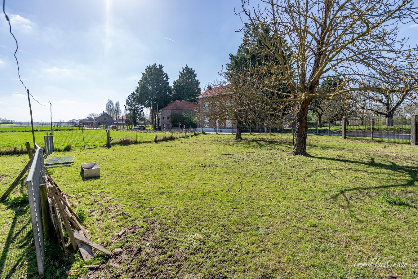 Te renoveren vierkantshoeve op een ruim perceel van ca. 2,6ha te Kortenaken 