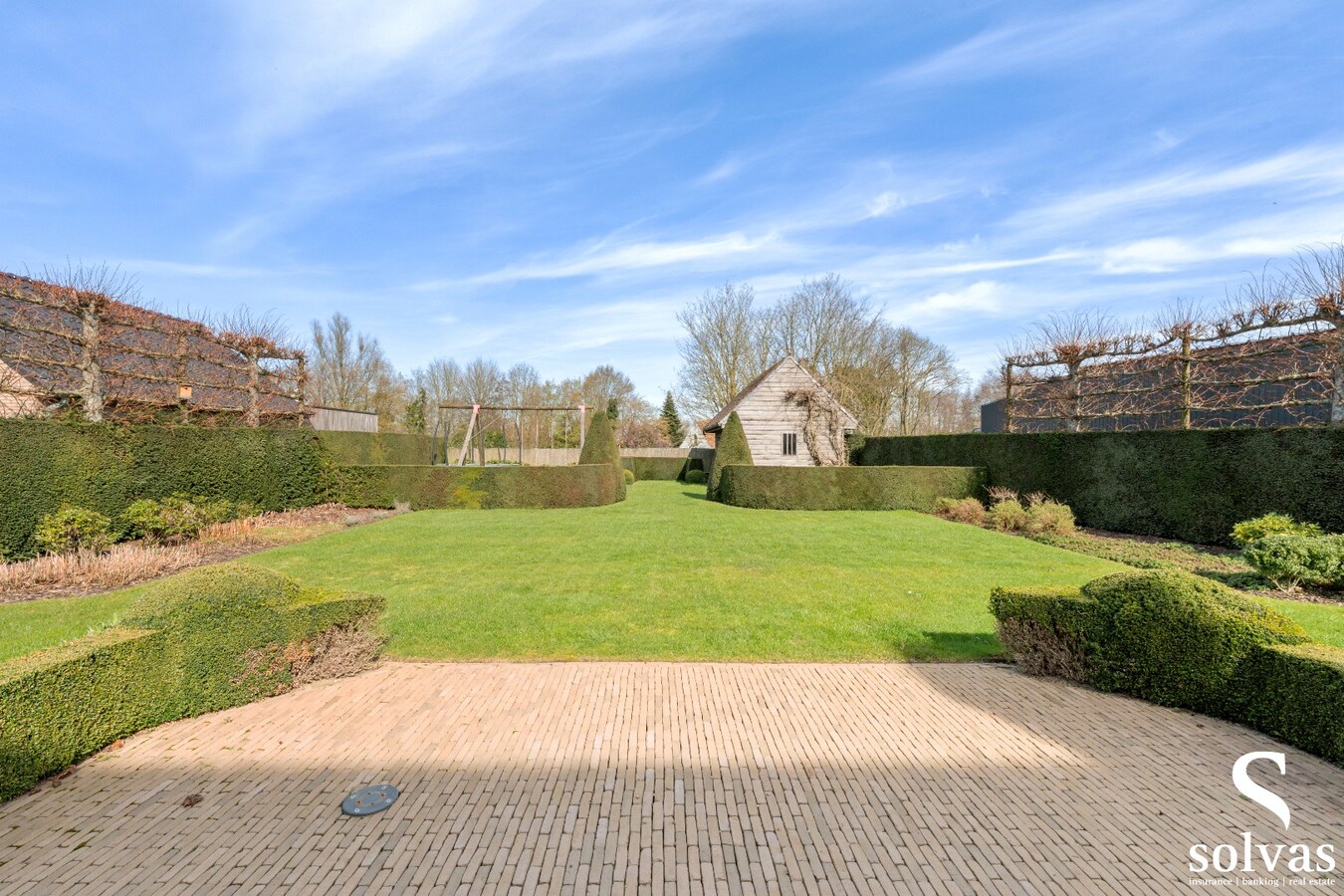 Prachtige open bebouwing met 4 slaapkamers in Poesele, bouwjaar 2000, op 1070m² perceeloppervlakte, 270m² bewoonbare oppervlakte 