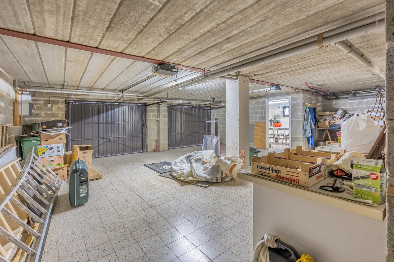 Ruime woning met garage, tuin en 3 slaapkamers op een zeer rustige locatie. 