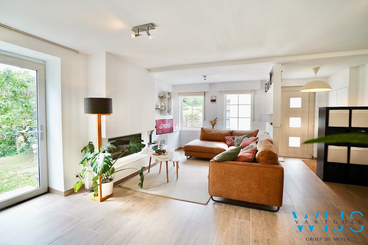 Instapklaar woonhuis met 3 slaapkamers en garage te Boekhoute ! 