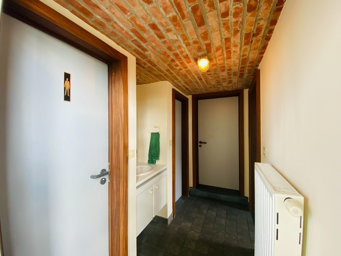 Instapklare polyvalente ruimte van 90 m² in loft-stijl op een groene locatie! 