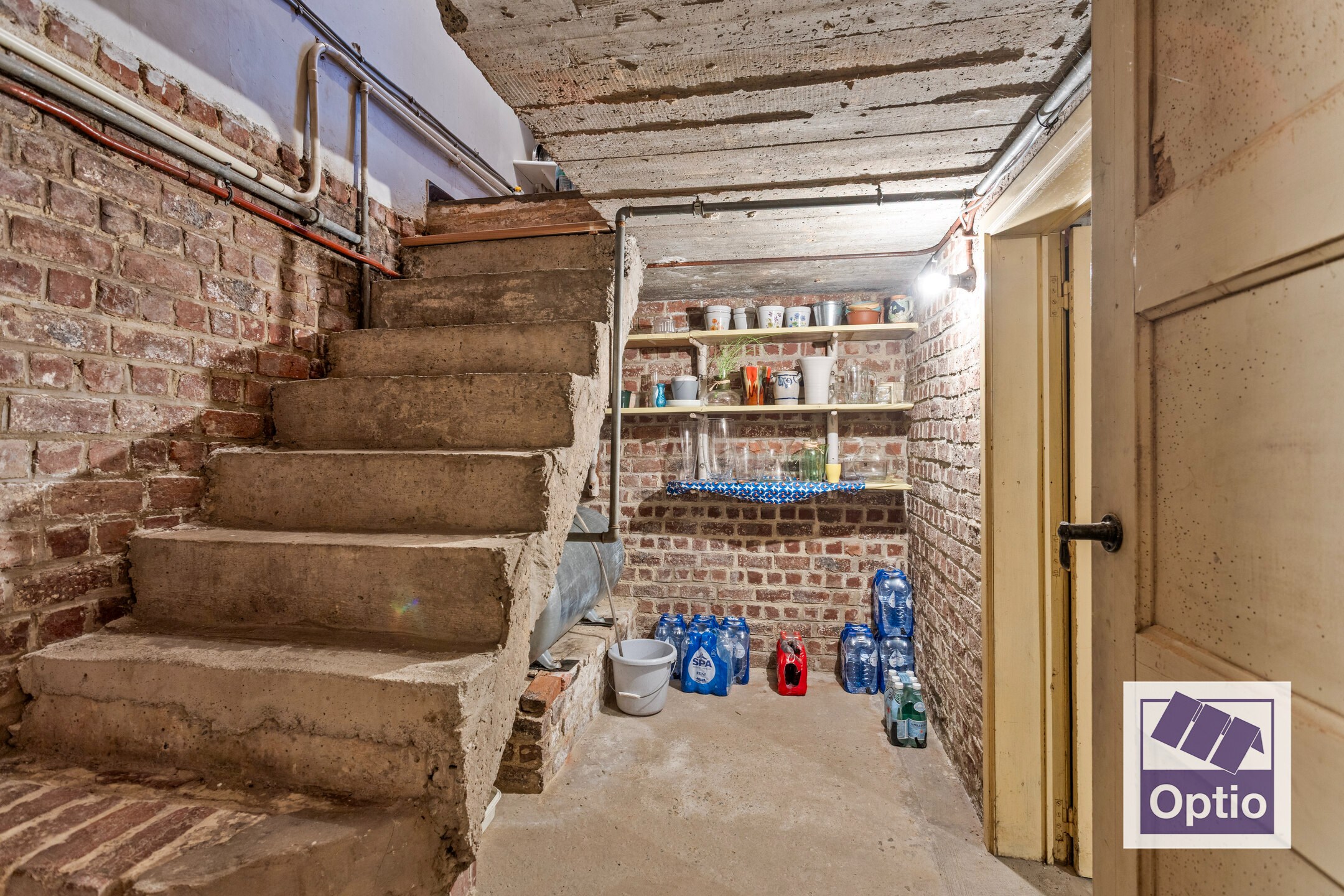 Woning met 5 slaapkamers en grote tuin. 