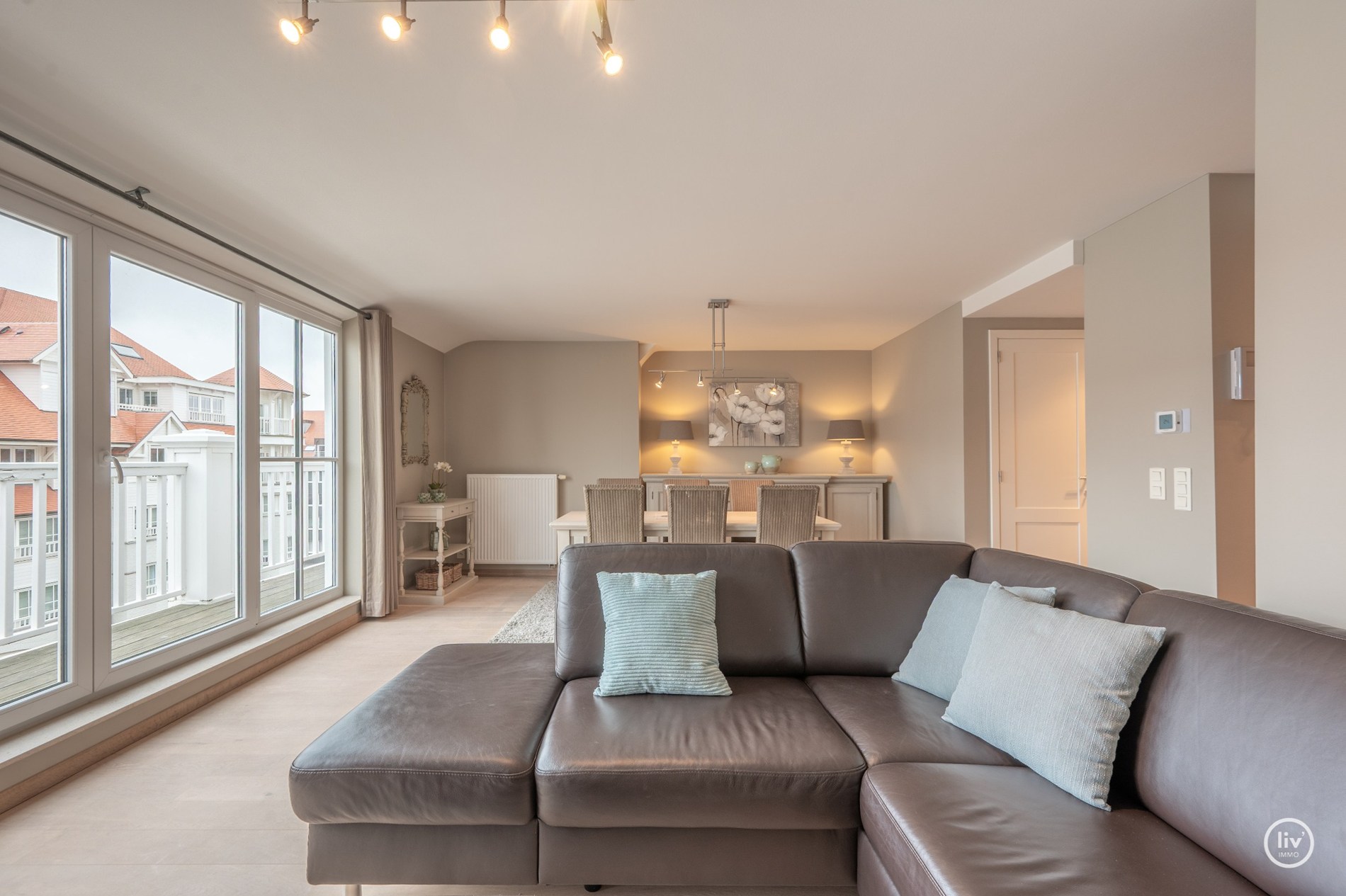 Instapklaar duplex appartement op wandelafstand van de Zeedijk-Albertstrand en Lippenslaan. 