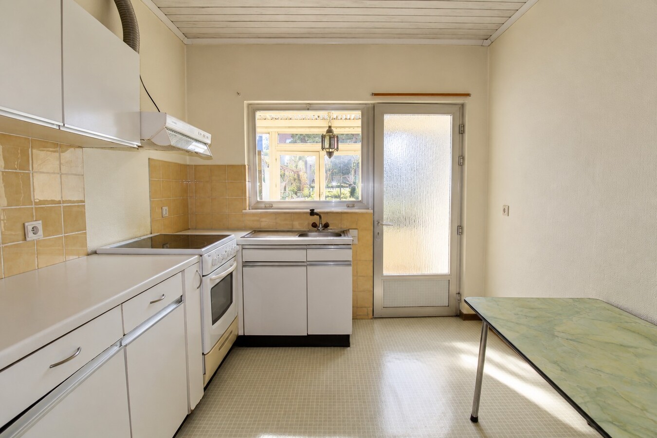 Te koop: Centraal gelegen stadwoning met 4 slaapkamers en diepe zuidgerichte tuin in Sint-Niklaas! 