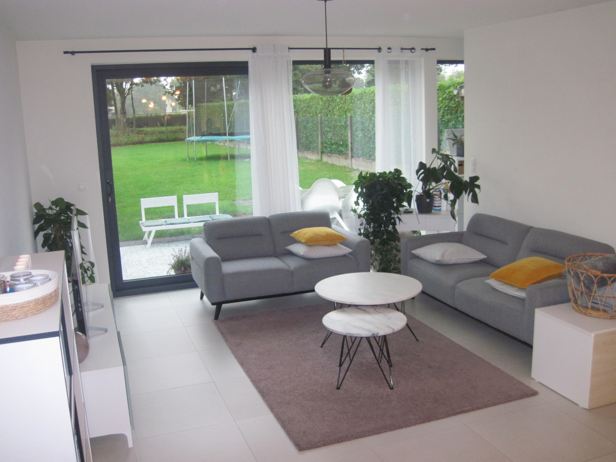 Exceptioneel ruim gelijkvloers appartement. Geen vaste kosten ! 