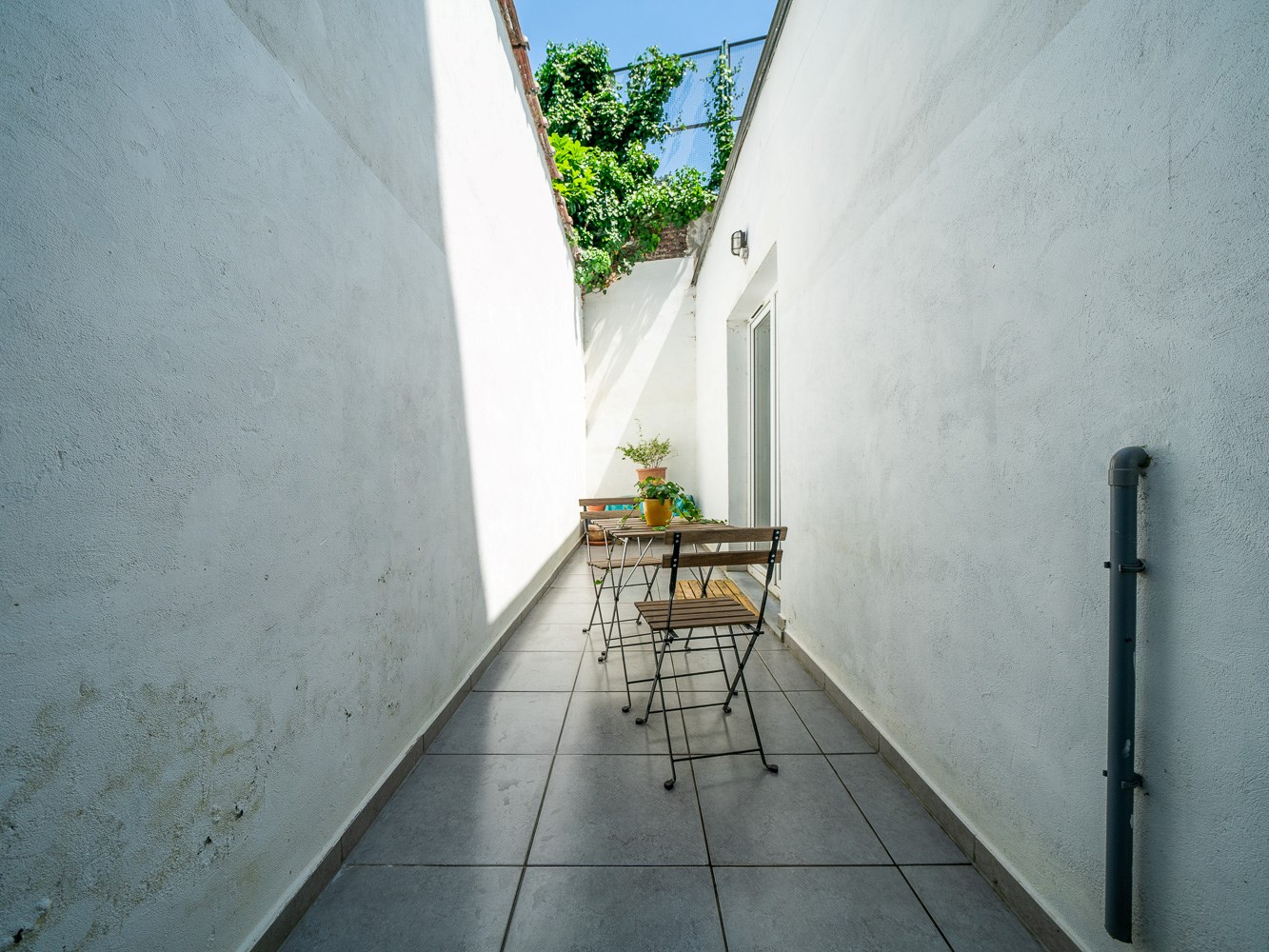 Recent 2-kamer gelijkvloersappartement met 2 terrassen 