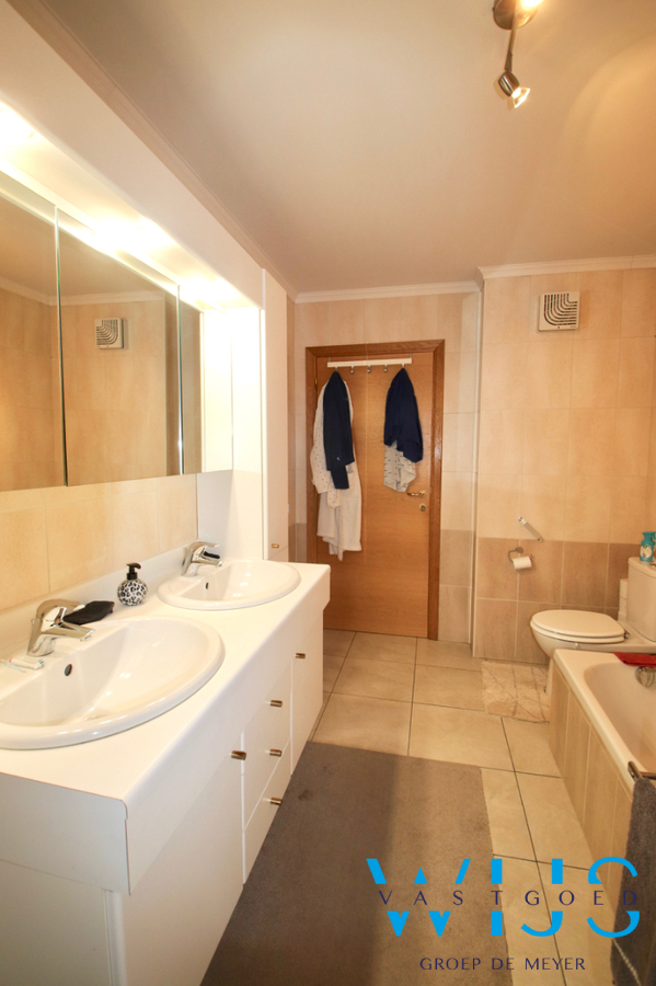 Instapklaar 3 slaapkamer appartement met terras te ERTVELDE ! 