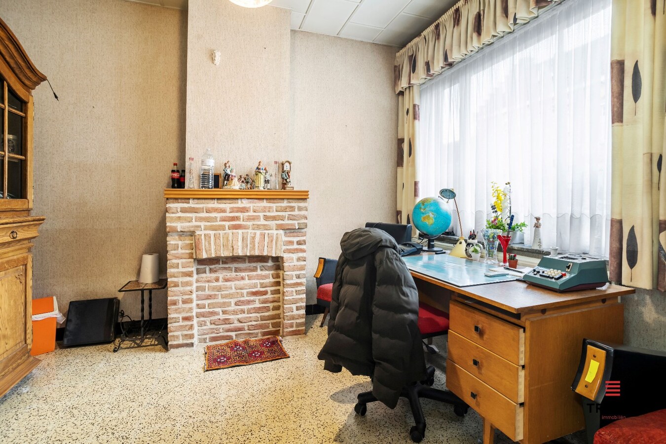 Halfvrijstaande woning met 5 slaapkamers en bijgebouw op 5488 m³ te Jonkershove 