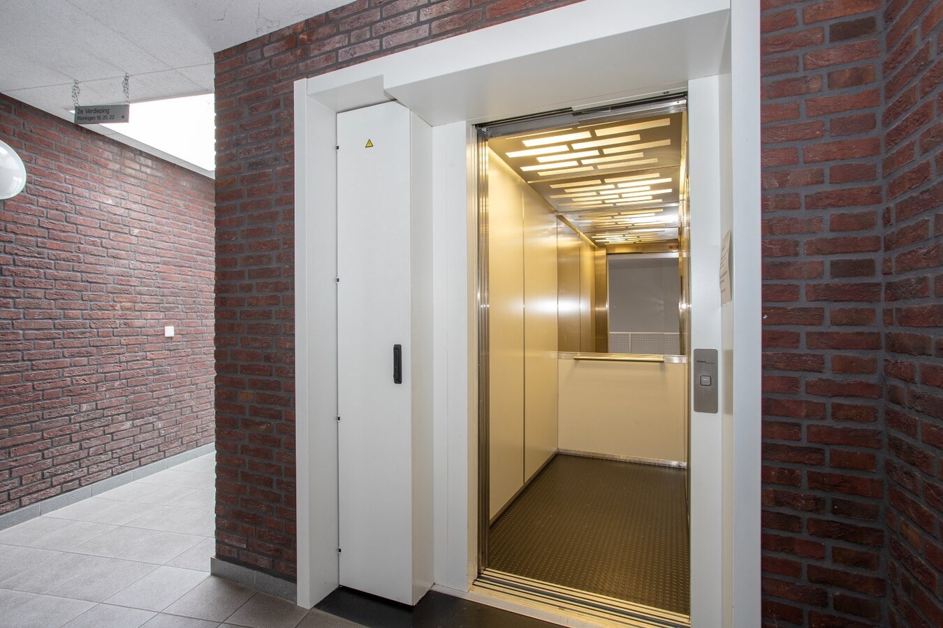 Op de tweede verdieping van appartementencomplex Molenstaete in Lieshout gelegen royaal appartement (2 slaapkamers). 