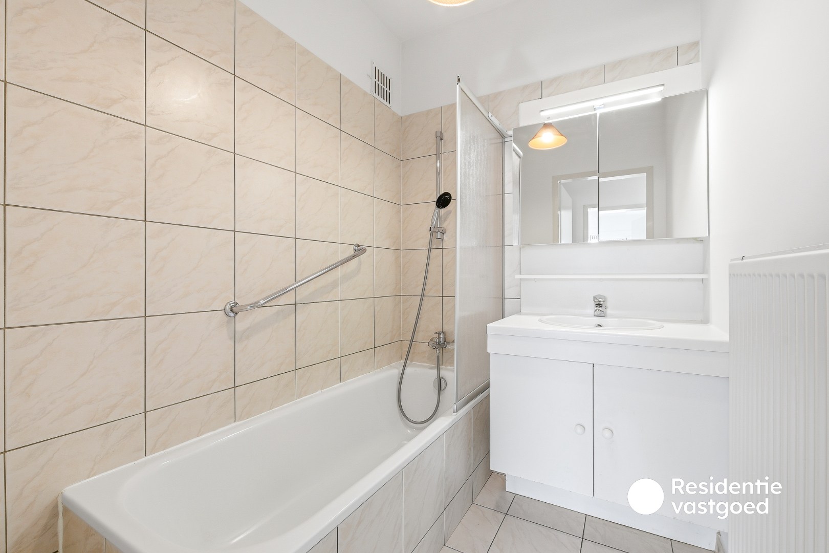 Instapklaar 2-slaapkamerappartement met garage in Blankenberge 