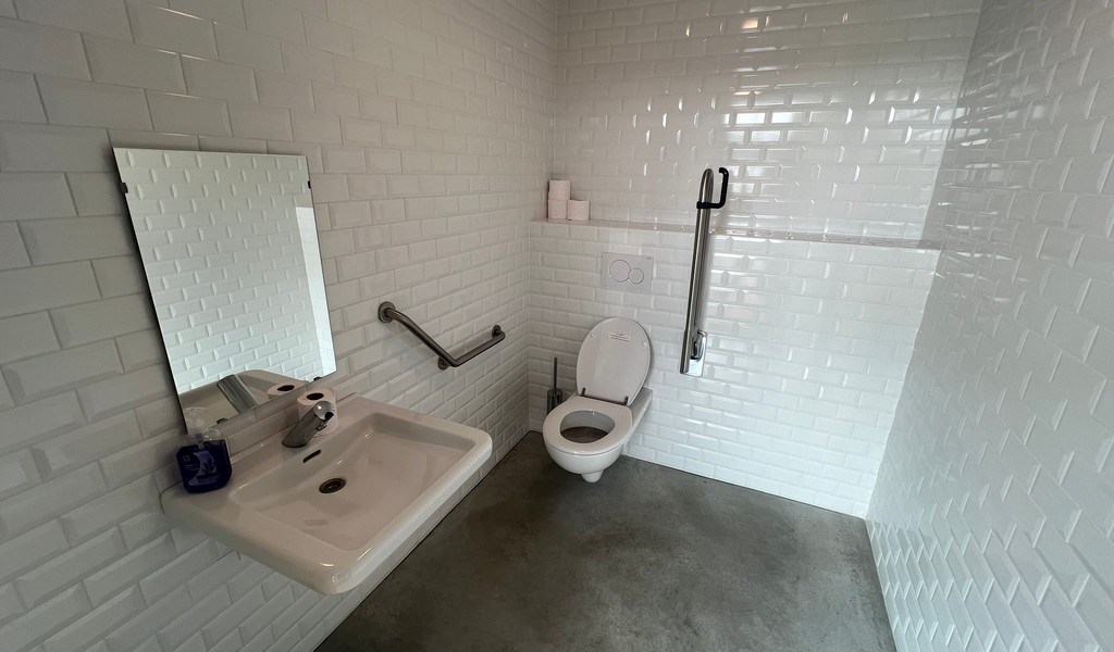 Recent bedrijfsgebouw met prachtige kantoren te huur in Lokeren