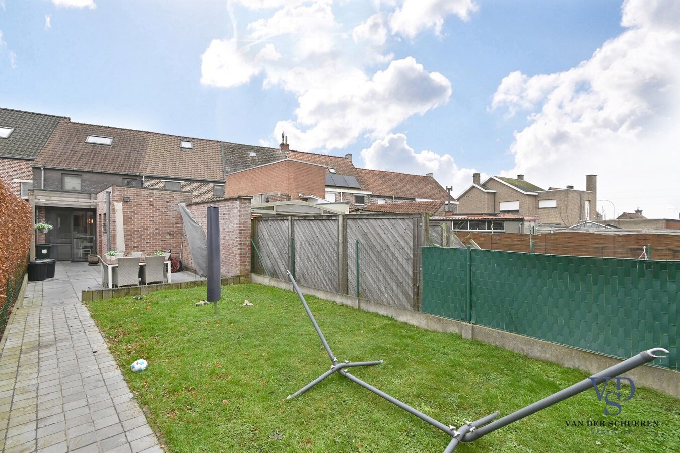 Gezellige woning (met garage achteraan). 