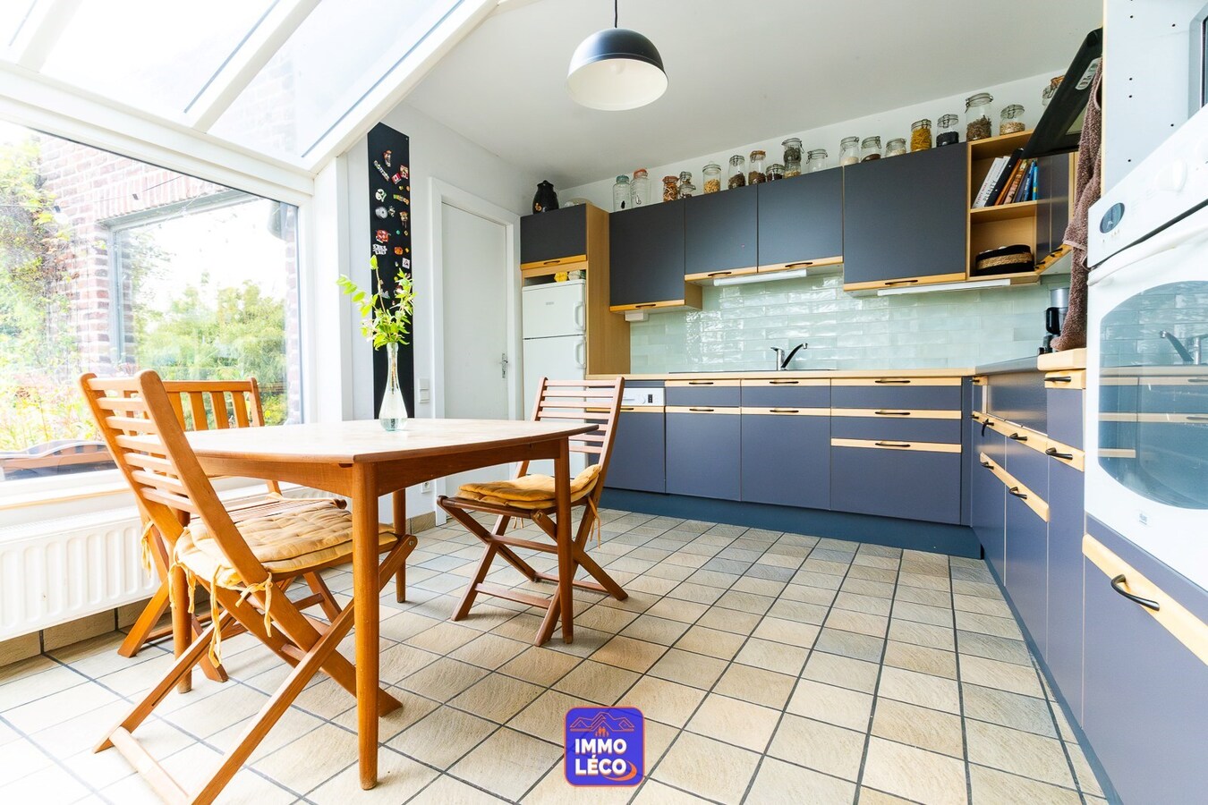 Maison aux volumes impressionnants, érigée sur 1457m², 4 garages, TOP SECTEUR ! COUP DE COEUR ! 