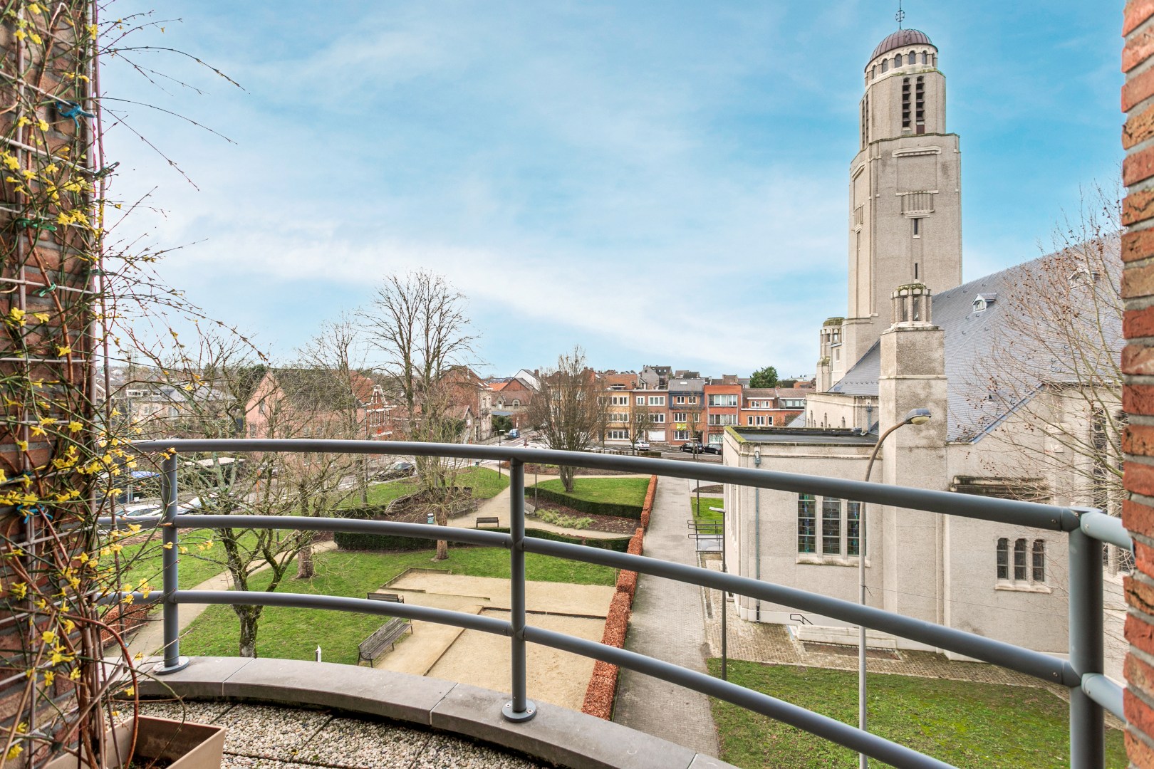 Instapklaar en energiezuinig penthouse  3 slpks., 2 badk., kelder en 2 autostpl. 