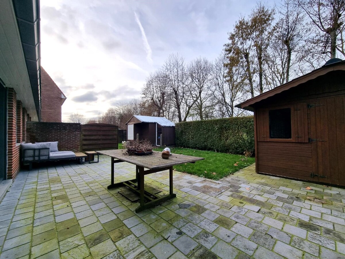 Zeer aangenaam gelegen halfopen woning te Dudzele 