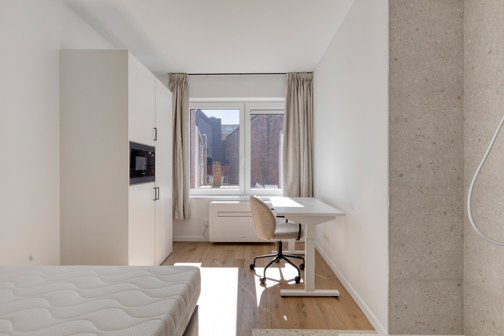 Volledig gerenoveerde studentenkamer in residentie met 15 studentenkamers en een 1slaapkamer appartement in hartje Leuven - EPC label A! 