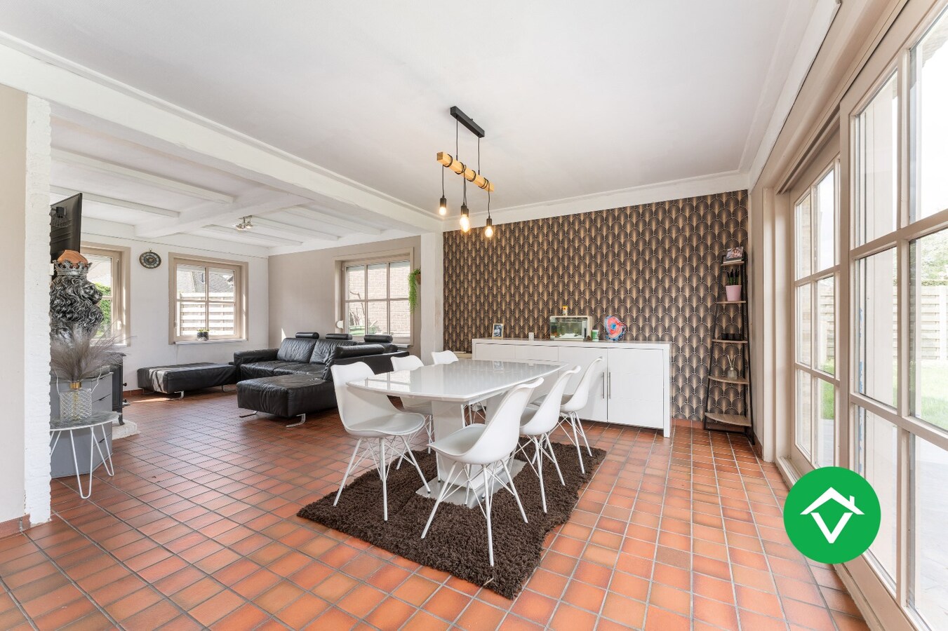 Landelijke gezinswoning met rustige ligging, 3 slaapkamers en een inpandige garage 