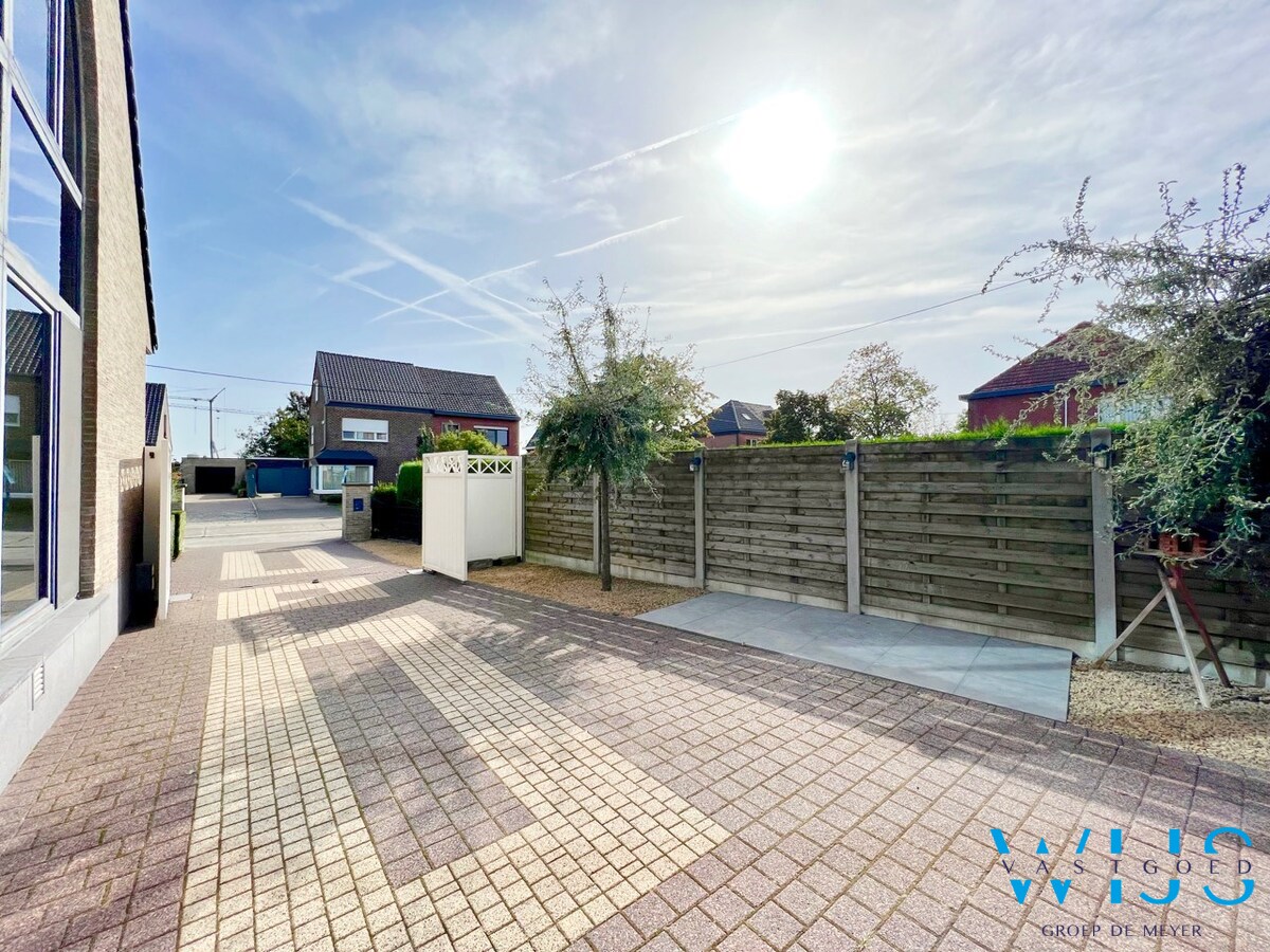 Multifunctioneel woonhuis met magazijn/praktijkruimte te ERTVELDE ! 