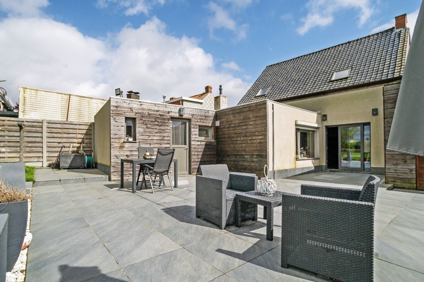 Gerenoveerde woning op ruim perceel van 1197 m² 