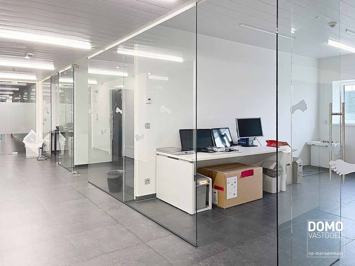 INNOVATIEVE RUIMTE MET LABO, LOGISTIEKE VOORZIENINGEN EN RESEARCH &amp; DEVELOPMENT IN EEN ECO-BEDRIJFSGEBOUW TE PAAL 