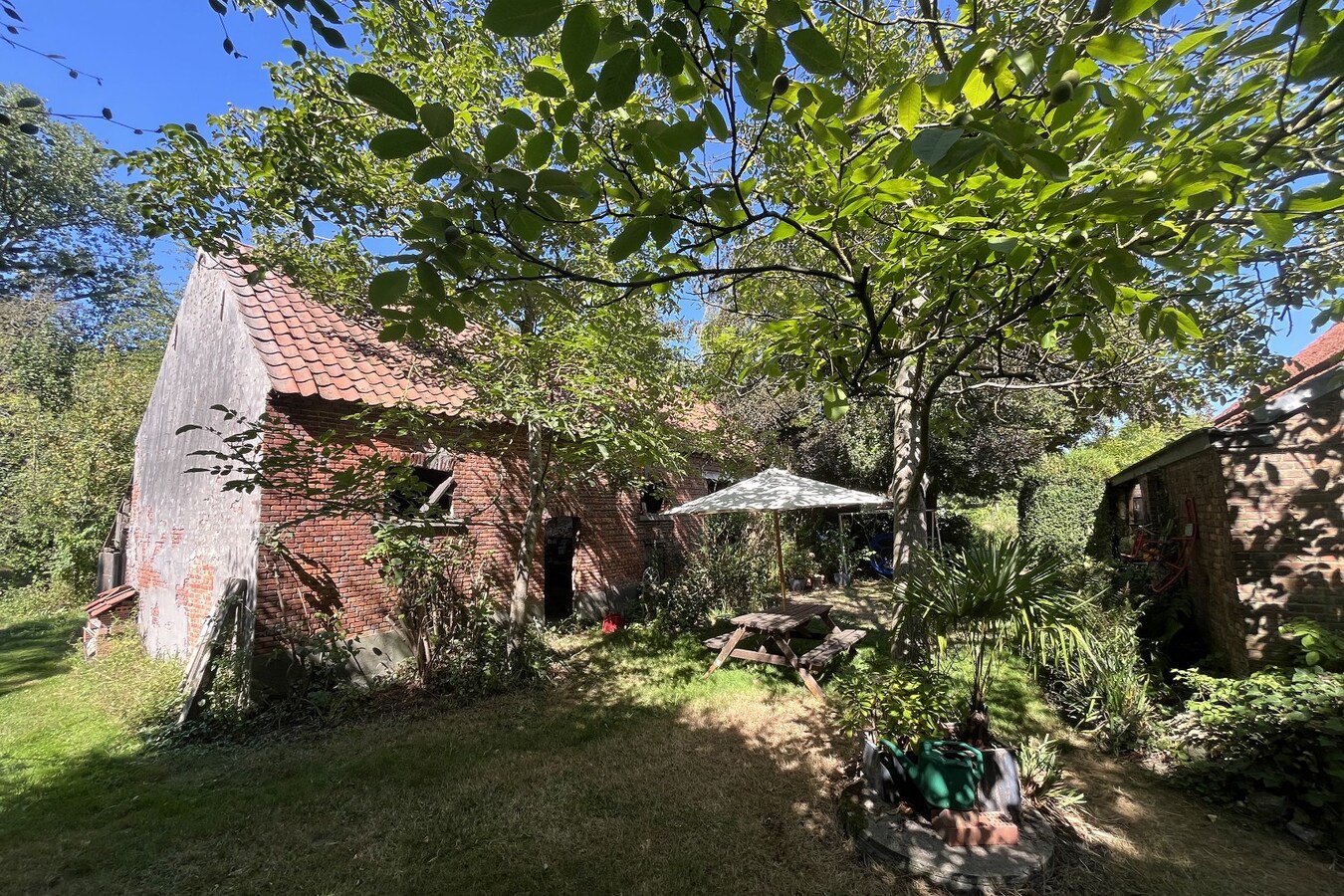 Authentieke hoeve met bijgebouw op 83 a 74 ca 