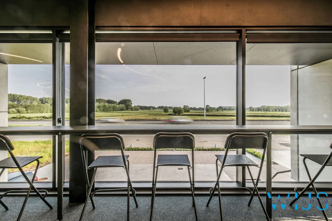 UNIEKE kantoorruimte (boven KLAAR) te Assenede ! 