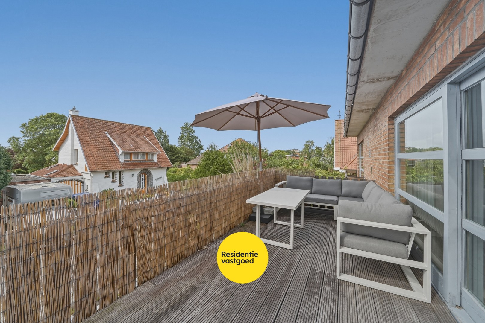 Duplex-appartement van 165 m² met garage, carport en zonnig terras in de Vicognewijk 