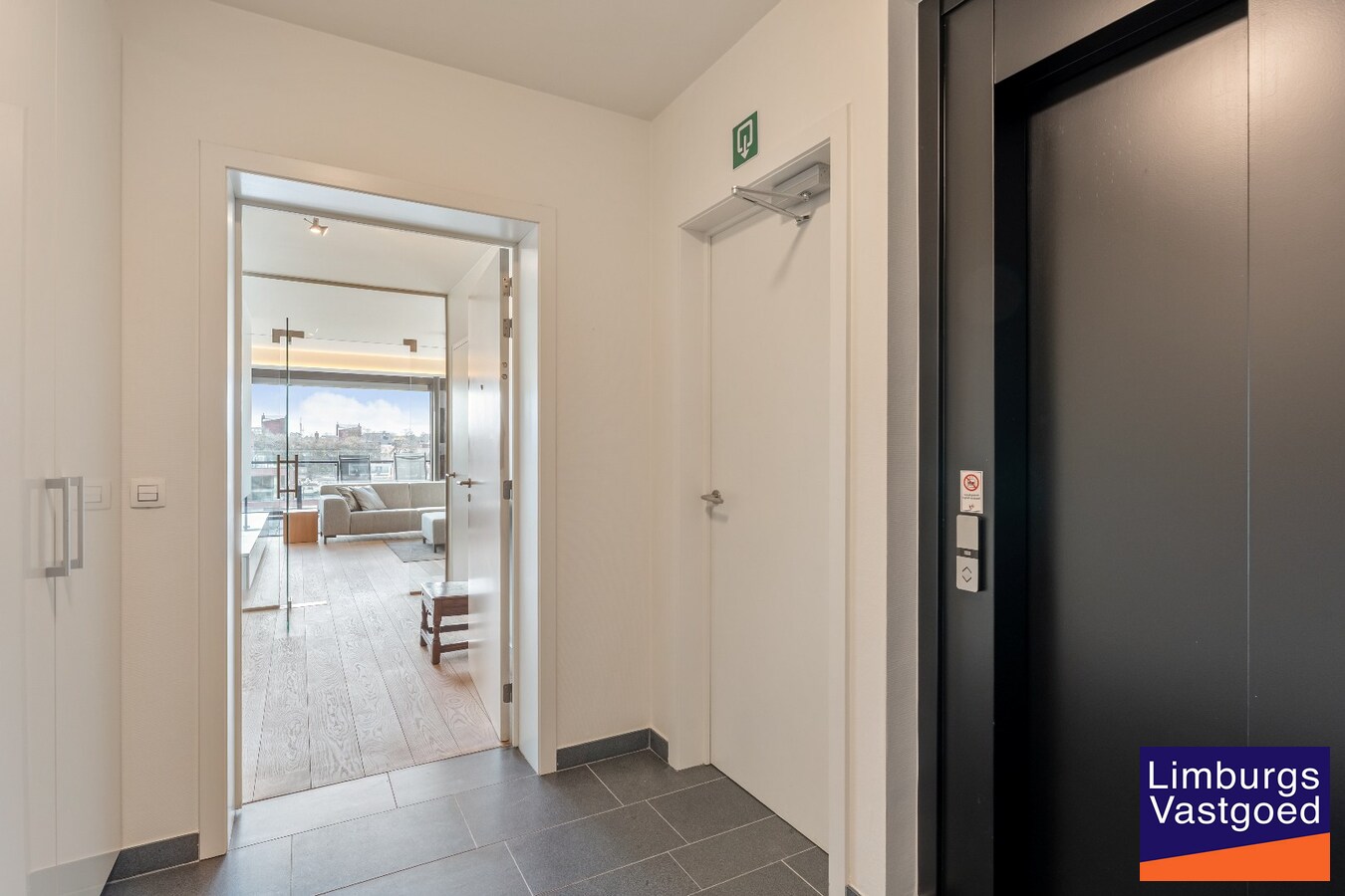 Exclusief penthouse met ruim terras, 2 slpk, dubbele autostaanplaats, centrum Genk 
