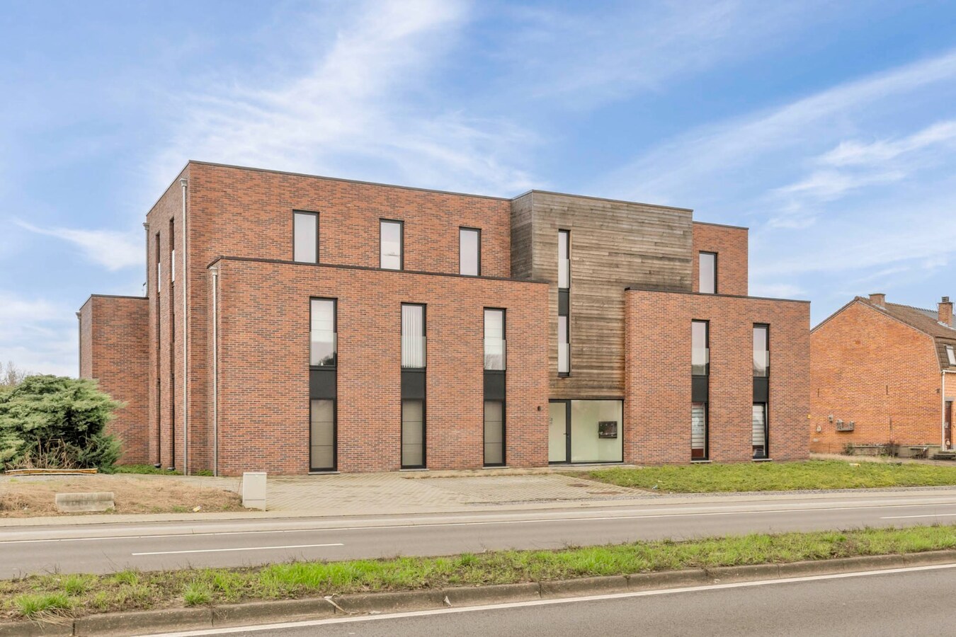 Recent duplex appartement met 2 slaapkamers en garage. 
