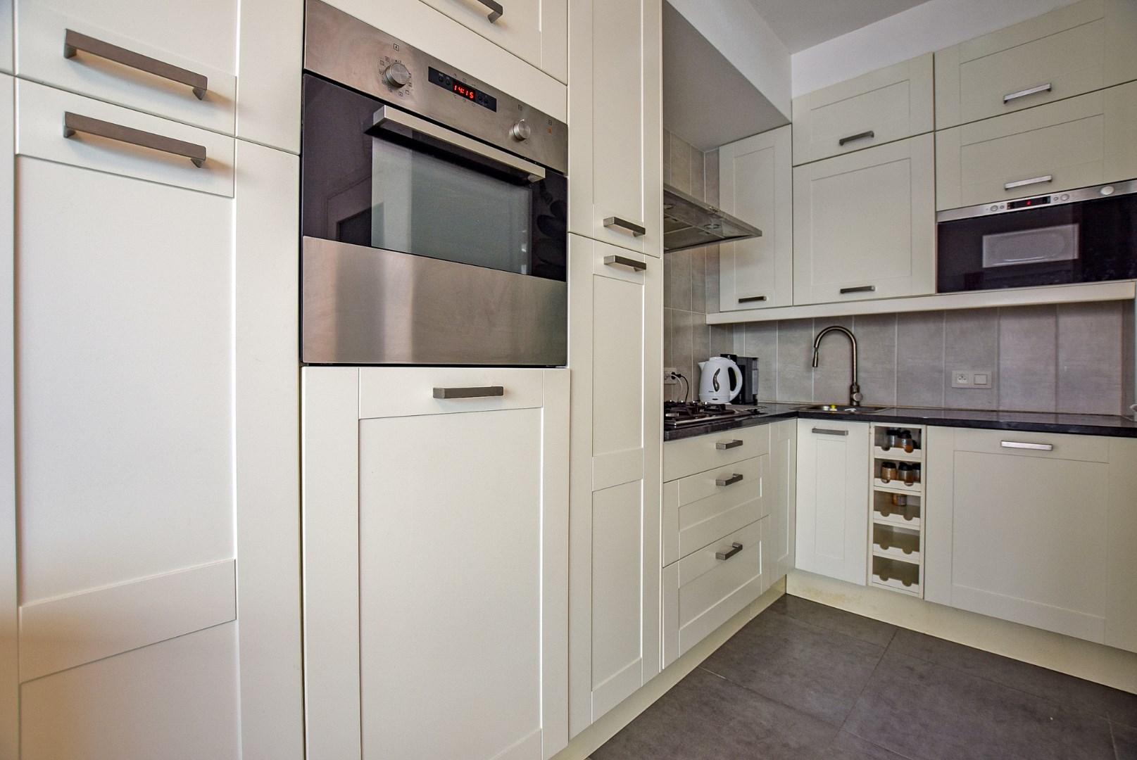 2-slaapkamerappartement met zijdelings zeezicht te Oostduinkerke Bad. 